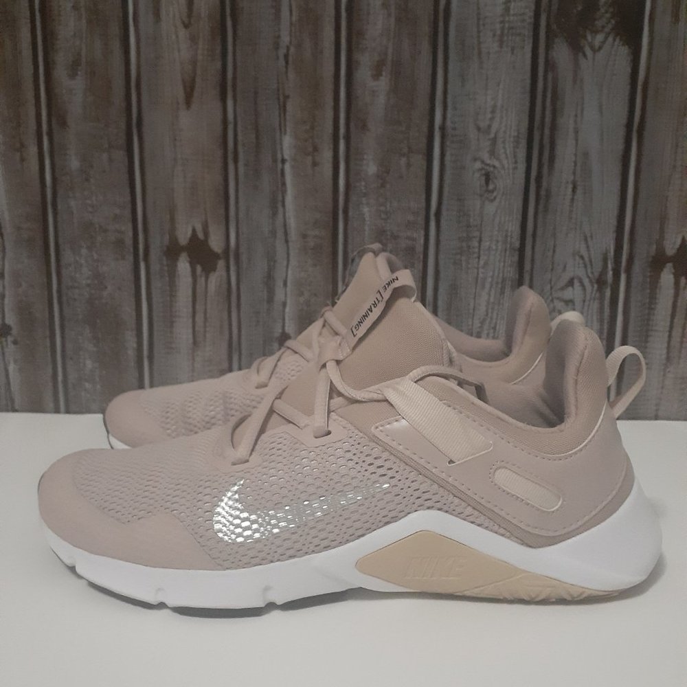 Nike Legend Essential size 9